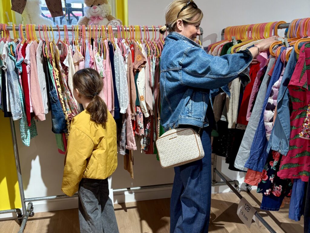 gyerek-anya_gardrób